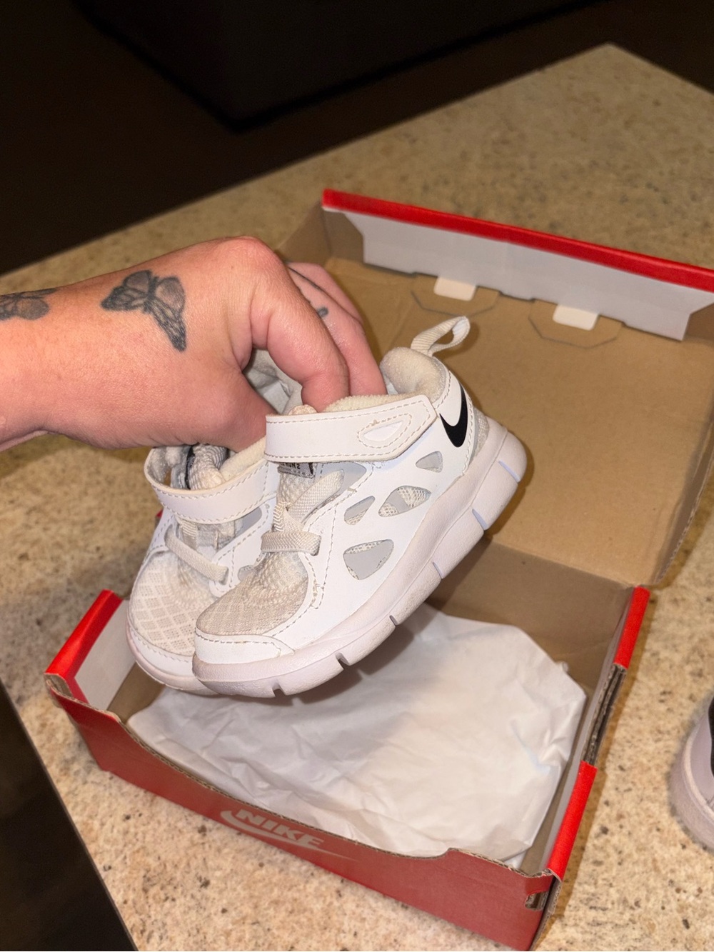 Nike Kids White & Black Lightweight Hook-and-Loop Sneakers